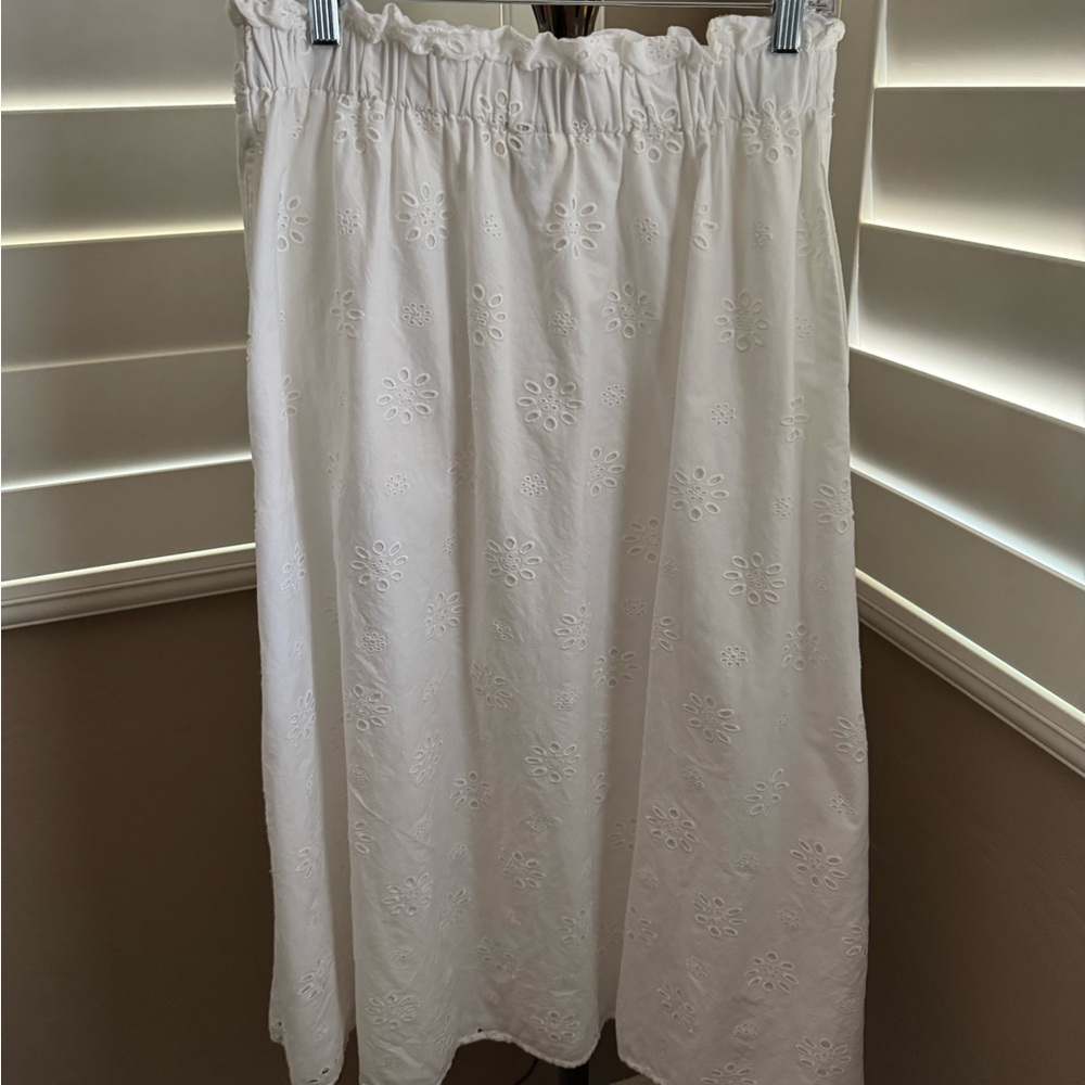 Universal Thread Women's Eyelet Bubble Hem Skirt Size M - Picture 3 of 5